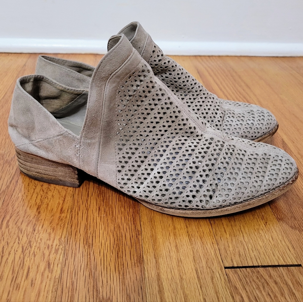 Vince Camuto Cinneys Perforated Laser Cutout Booties, Beige Tan Suede, S Cowgirl